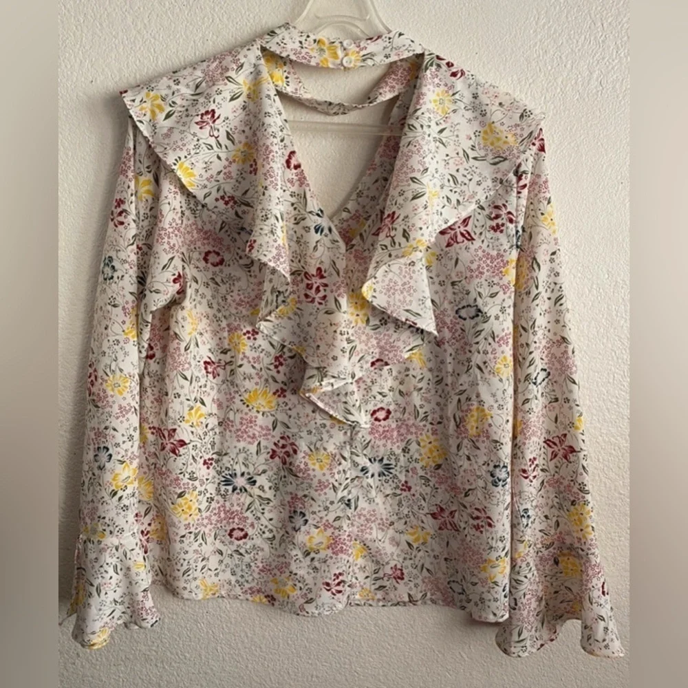💥Very J  Ruffle Floral Print Bell Sleeve Blouse Multicolor M